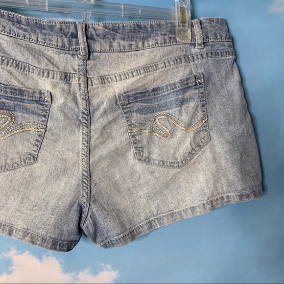 S.O.- Denim Shorts w/Patches size 15 - Picture 9 of 12